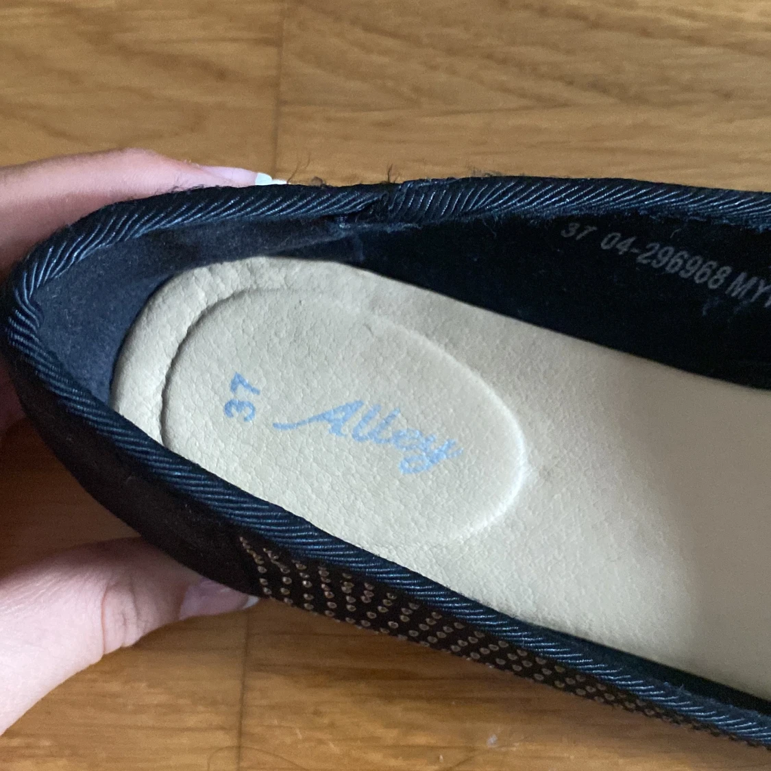 Svarta ballerinaskor med rosett och nitar - 2