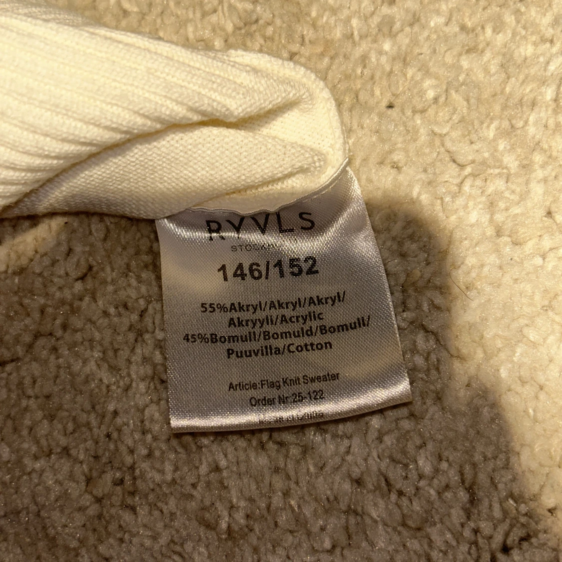 Vit stickad tröja med flagga från RYVLS - 3