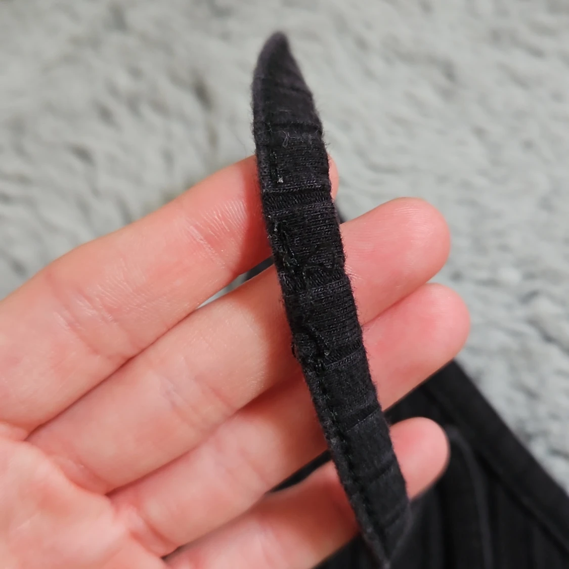 Svart ribbad linnetopp - 2