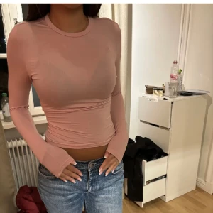 Rosa tröja  - Svin snygg, men andbänder inte längre❤️😫