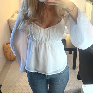 Topp - Så fin blus/topp, storlek M men passar mig perfekt som vanligtvis har S!