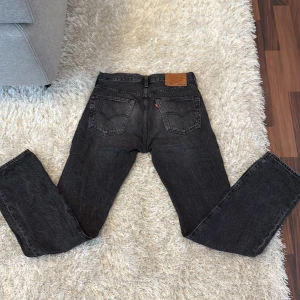 Svarta Levis 501 jeans. - Storlek 29/32
