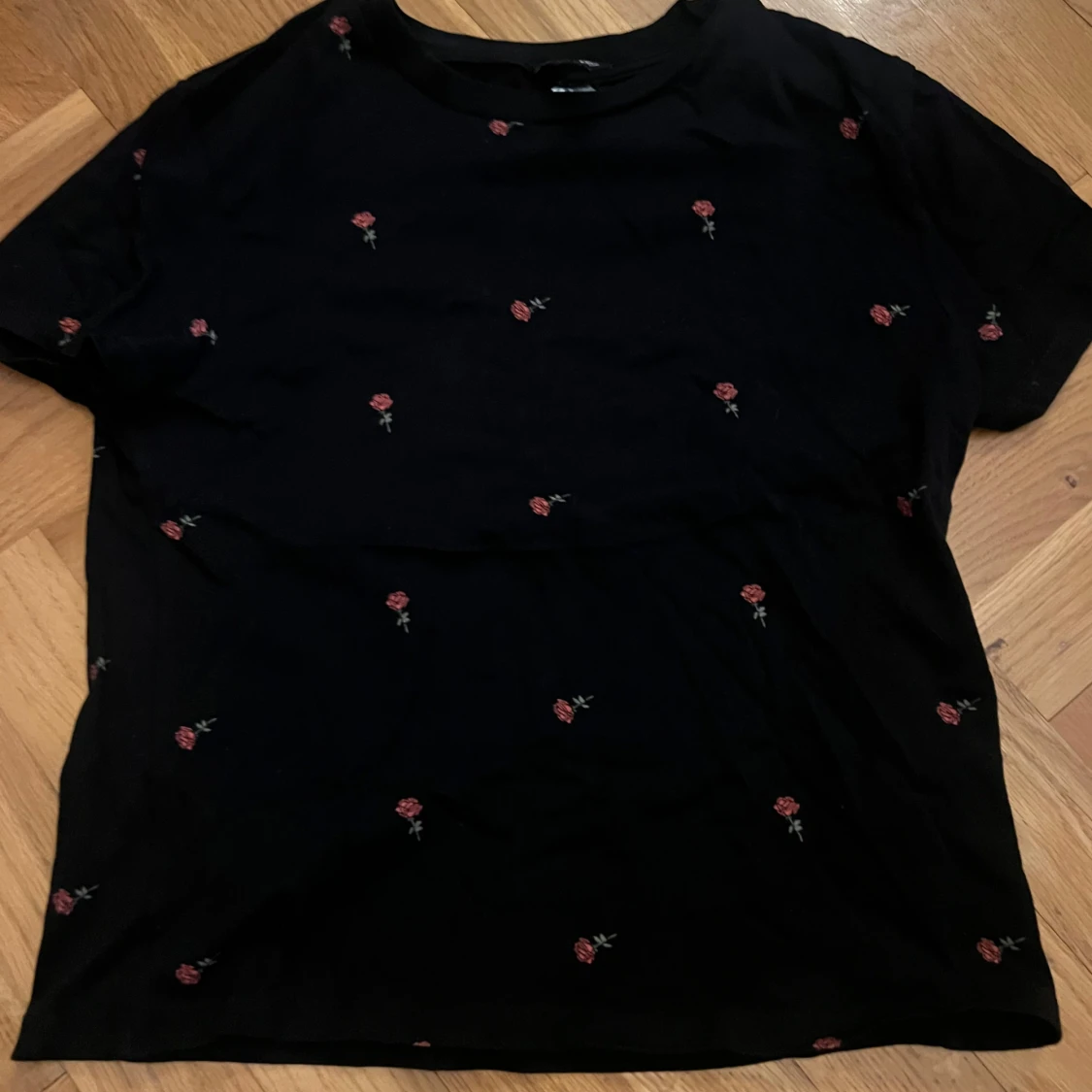 Svart blommig topp - 1