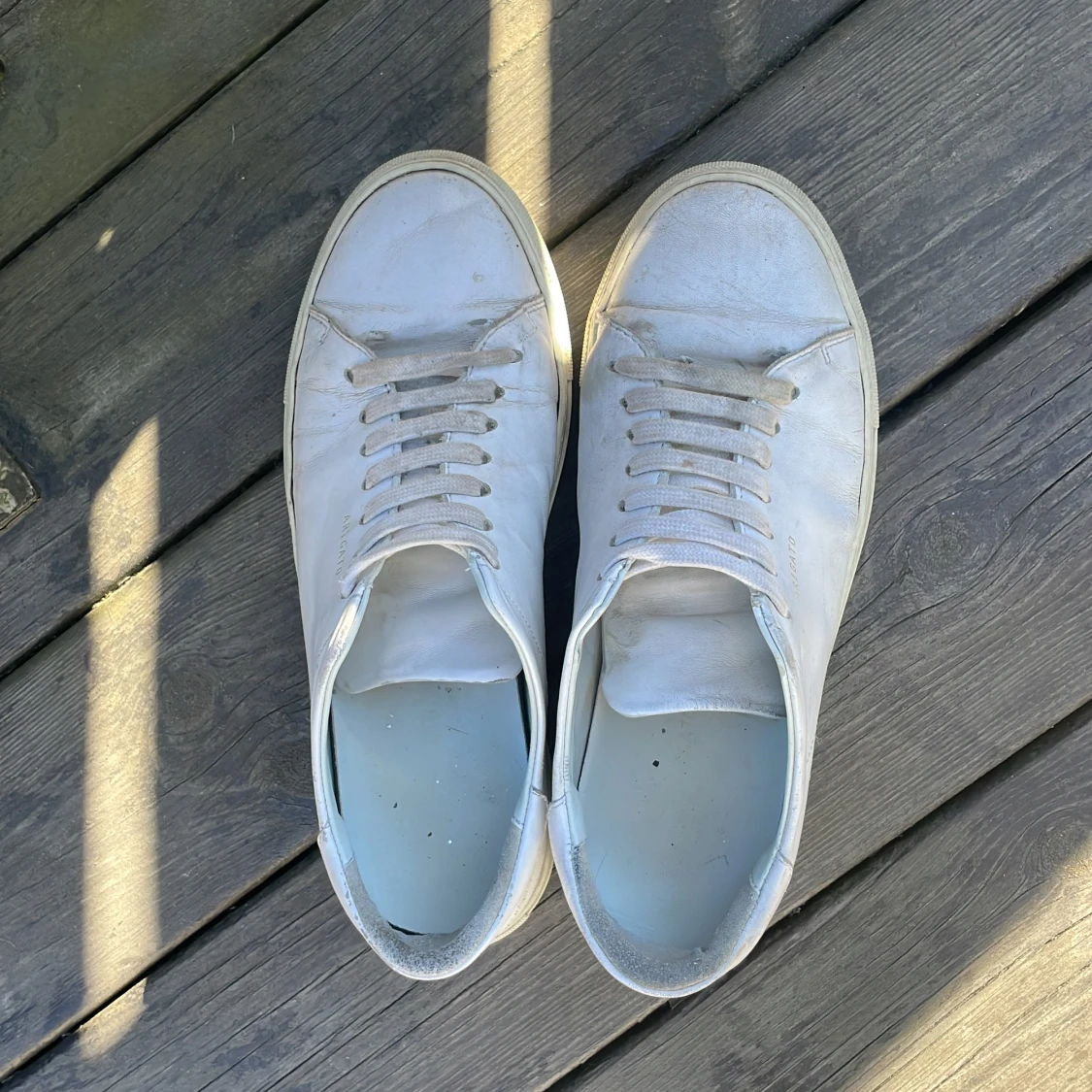 Vita sneakers från Axel Arigato - 1