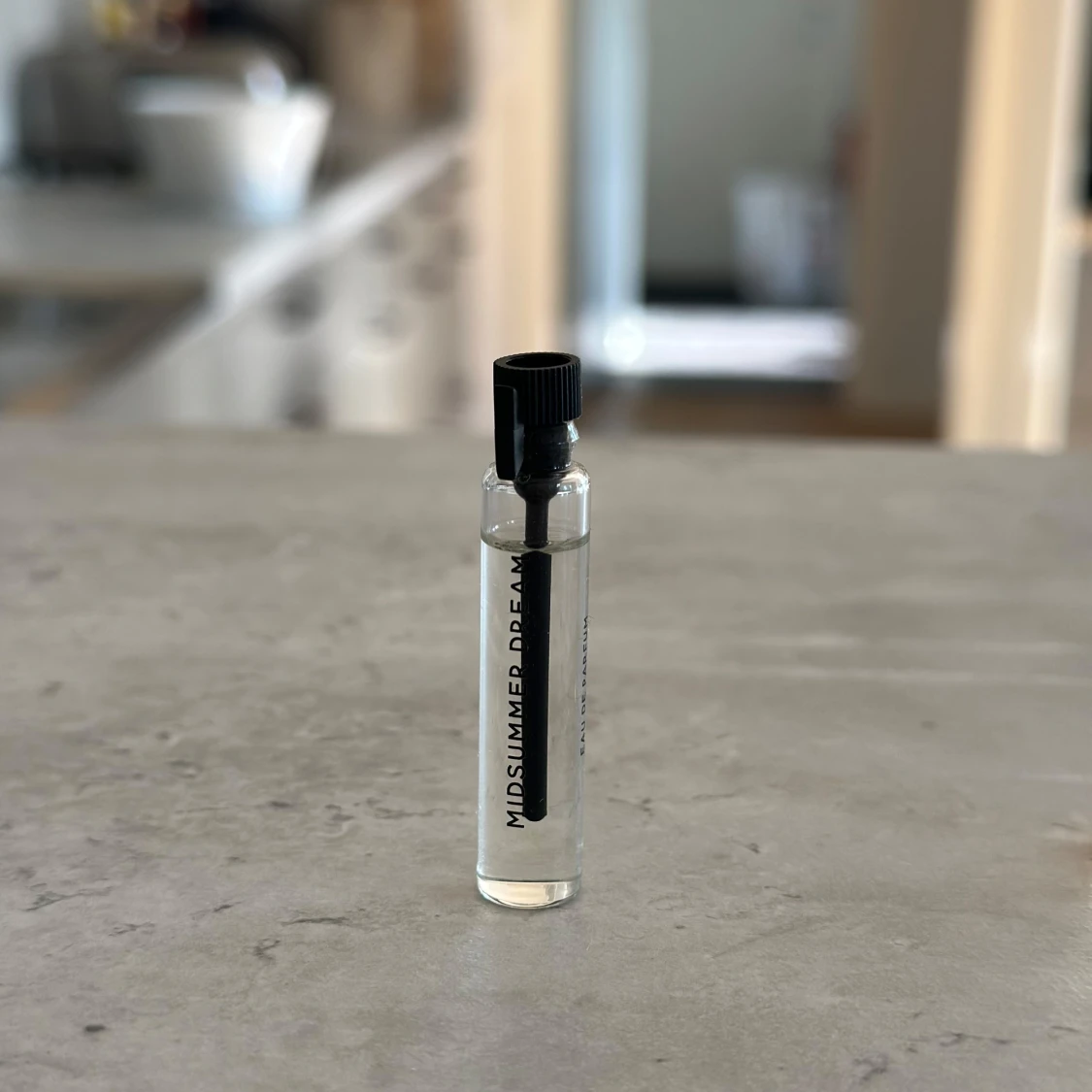 Midsummer Dream tester parfym från Essnce