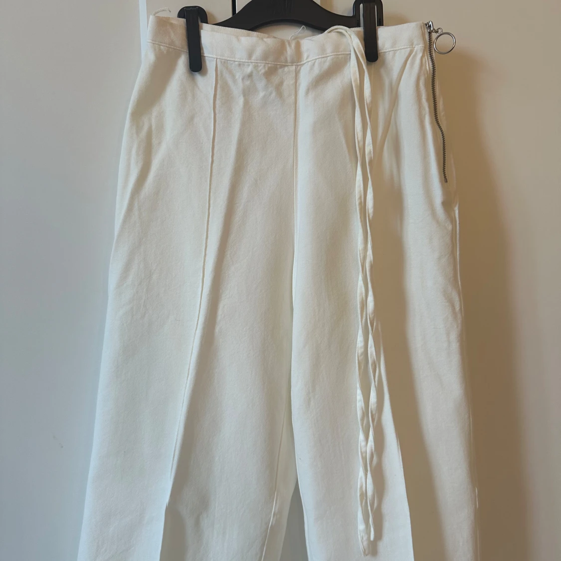 Linnebyxor med knyte