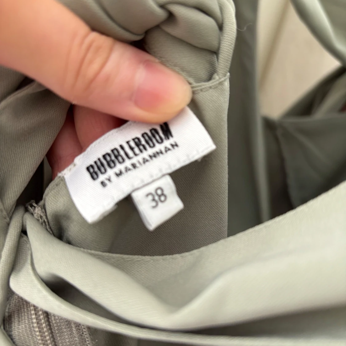 Ljusgrön långklänning från Bubbleroom - 2