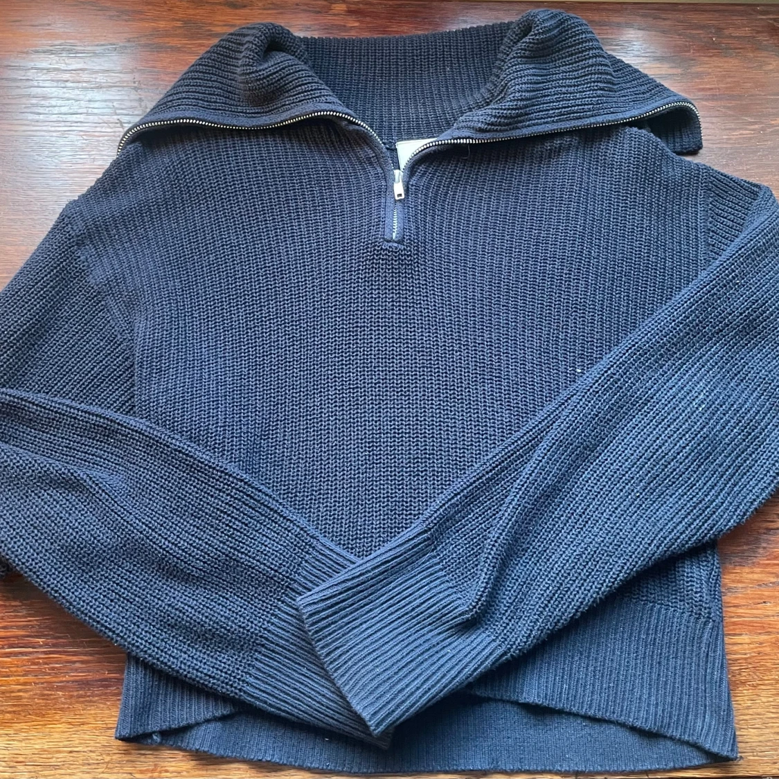 Mörkblå stickad half zip-tröja Monki