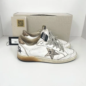 Golden Goose Ballstar - Golden Goose i modellen ”Ballstar”. Box, kort & kvitto (!) medföljer. Skick: 7/10, missfärgad sula och om-klackade. Retail: 6,100 SEK.