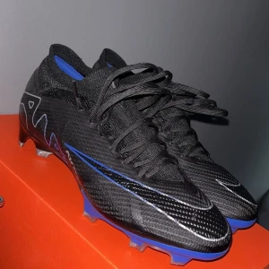 Nike mercurial - Dessa skor har jag knappt använt. Det är storlek 42. Ny pris 1700kr