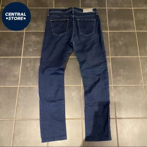 Jacob Cohen Jeans  - Säljer dessa sjukt snygga Jacob Cohen jeans i riktigt bra skick. Storlek W29 och pris 849kr men går att diskutera vid snabb affär. Tveka inte att kontakta om fler bilder eller andra funderingar// CS😁