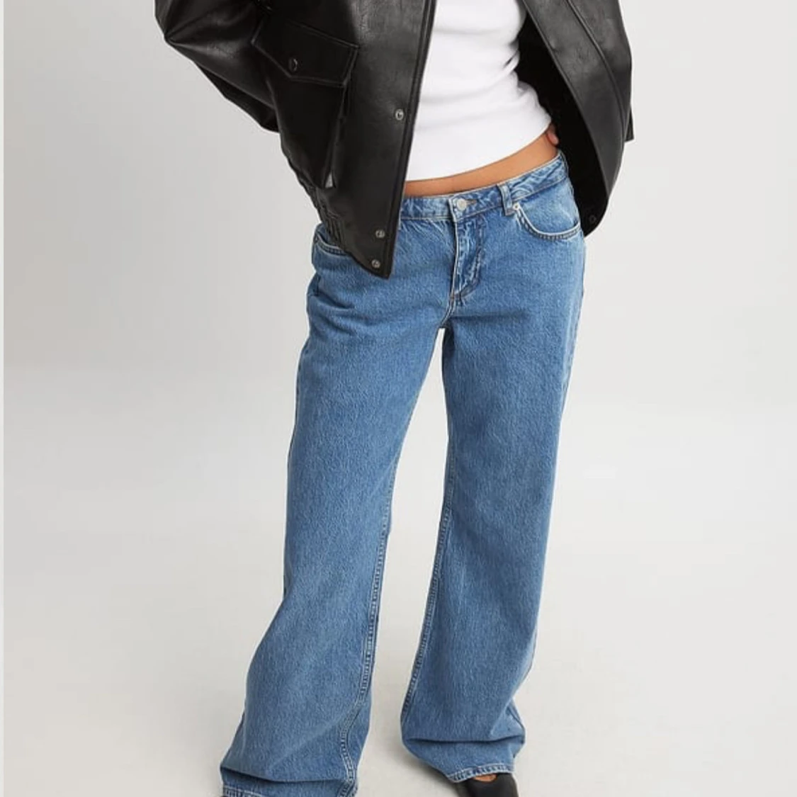 Blå wide jeans från NA-KD låg midja - 1