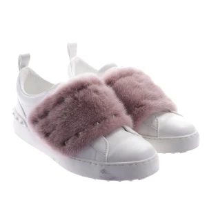Valentino fur  - Super snygga valentinos med fluff💞💞såklart äkta