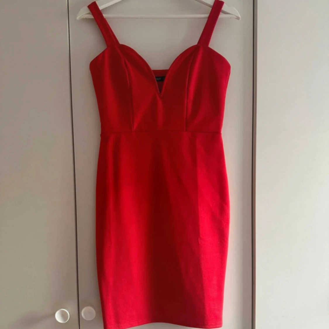 Röd klänning från Nelly - 1