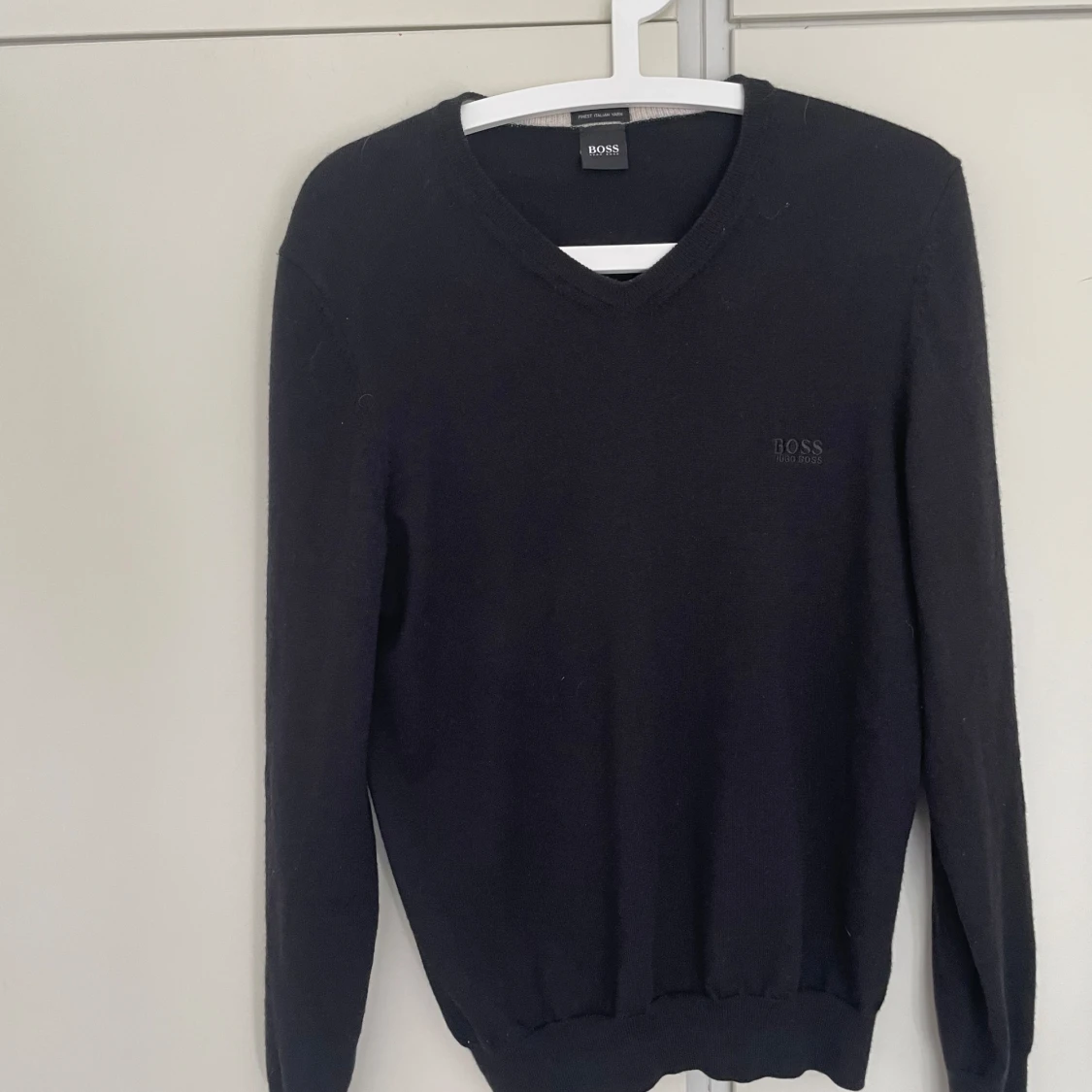 Svart stickad tröja från Hugo Boss - 1