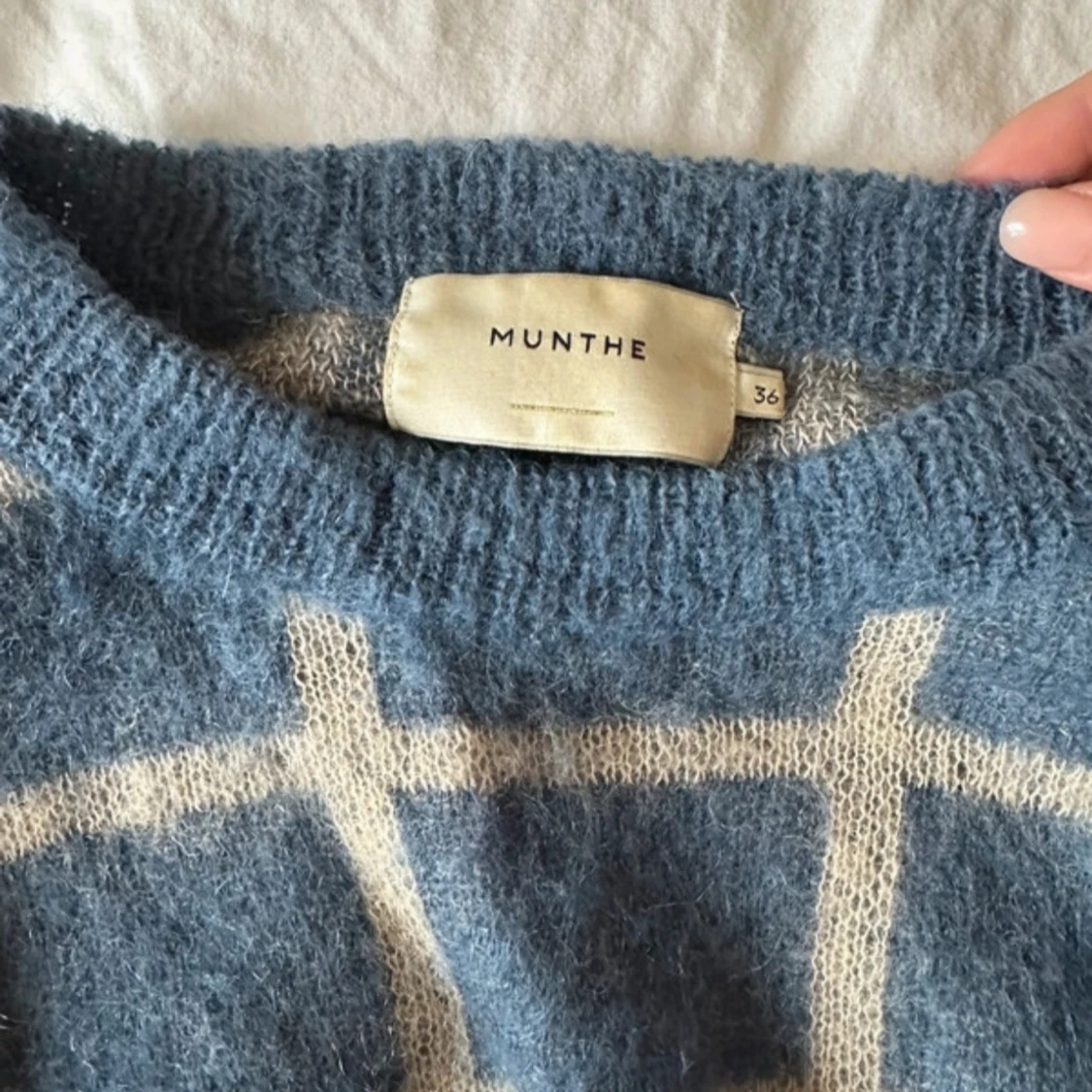 Blåvit rutig stickad tröja Munthe - 1