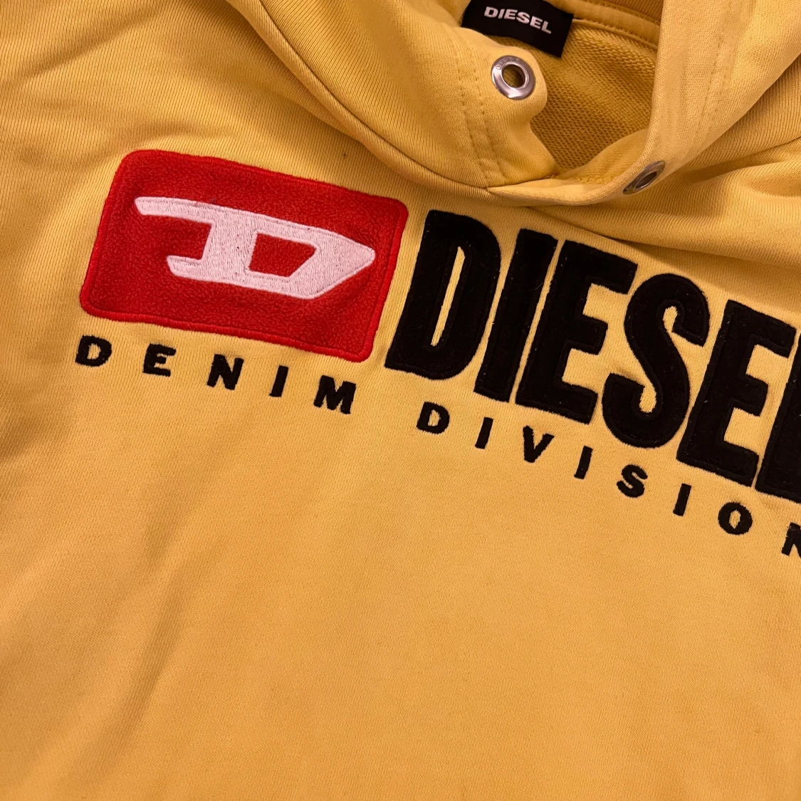 Gul hoodie från Diesel med logga - 2