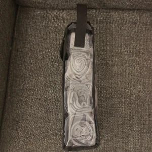 4-pack gråa benlindor i fleece til häst - Nya i förpackning