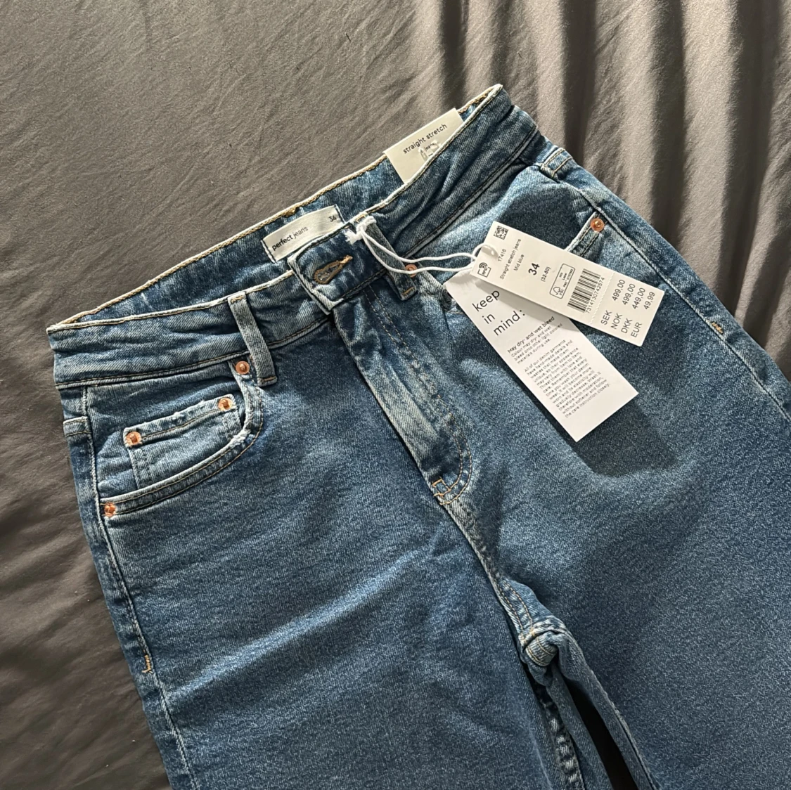 Blå straight stretch jeans från Gina Tricot - 4