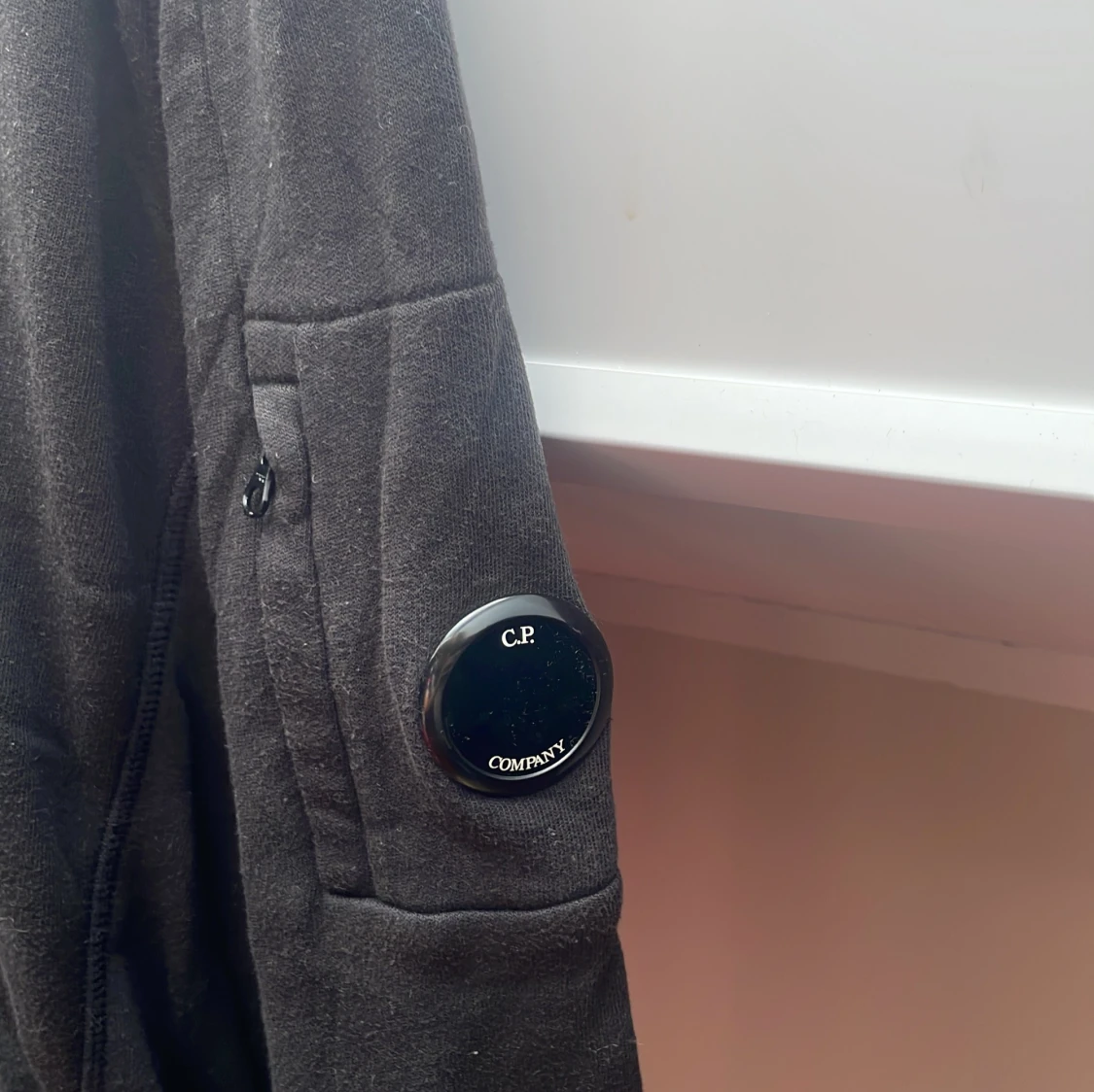 Svart sweatshirt från C.P. Company - 1