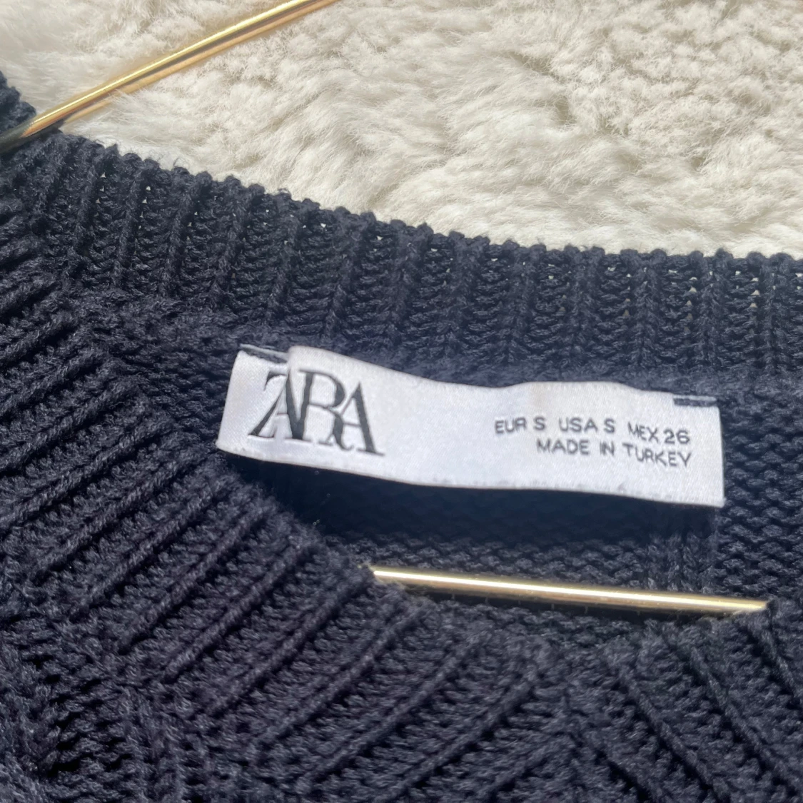 Mörkblå  kabelstickad tröja från Zara - 3