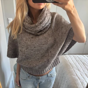 Stickad poncho med krage - Såå fin!💞