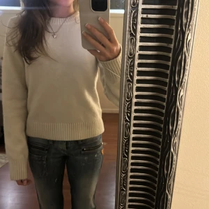 Vrämvit stickad tröja - Snygg stickad tröja i stl XS