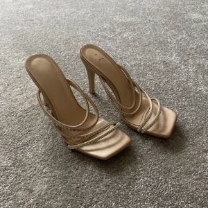 Klackar - Säljer mina snygga klackar då dom tyvärr inte kommer till användning längre💕