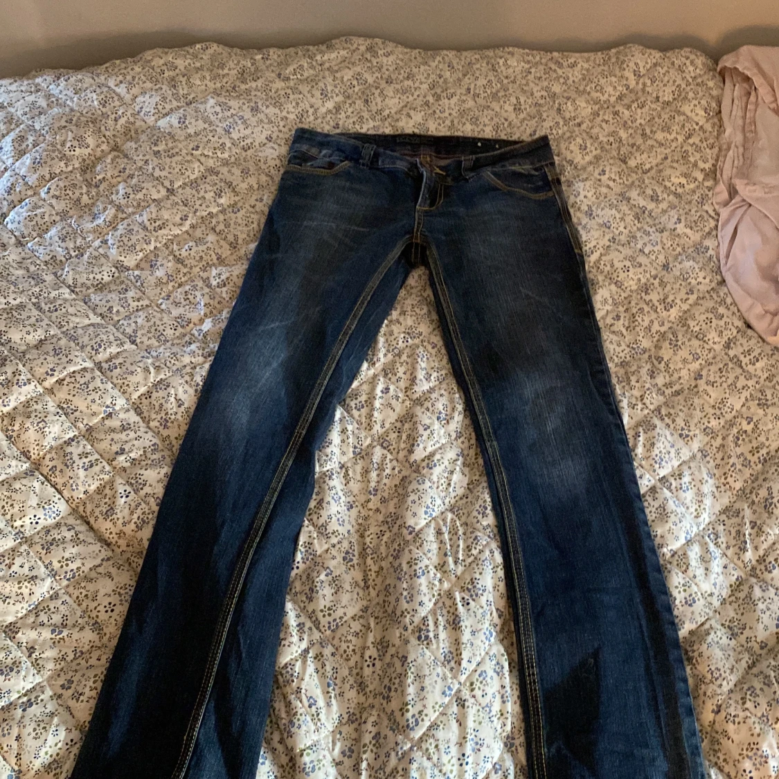 Mörkblå jeans från ONLY W28 L32