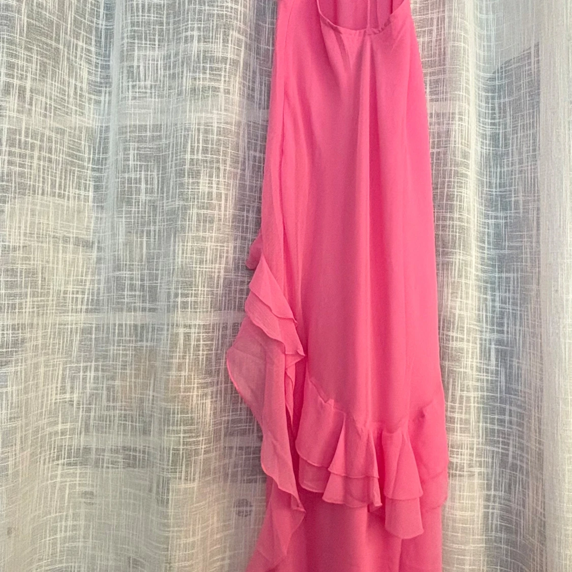 Lång rosa klänning med volanger - 3