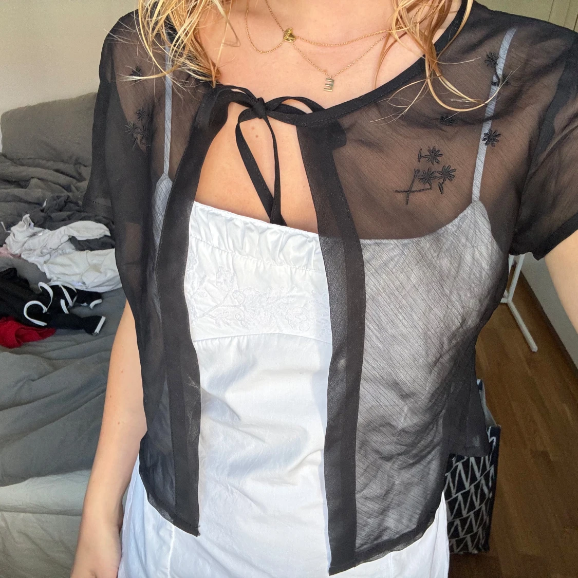 Svart transparent bolerotopp med knyt