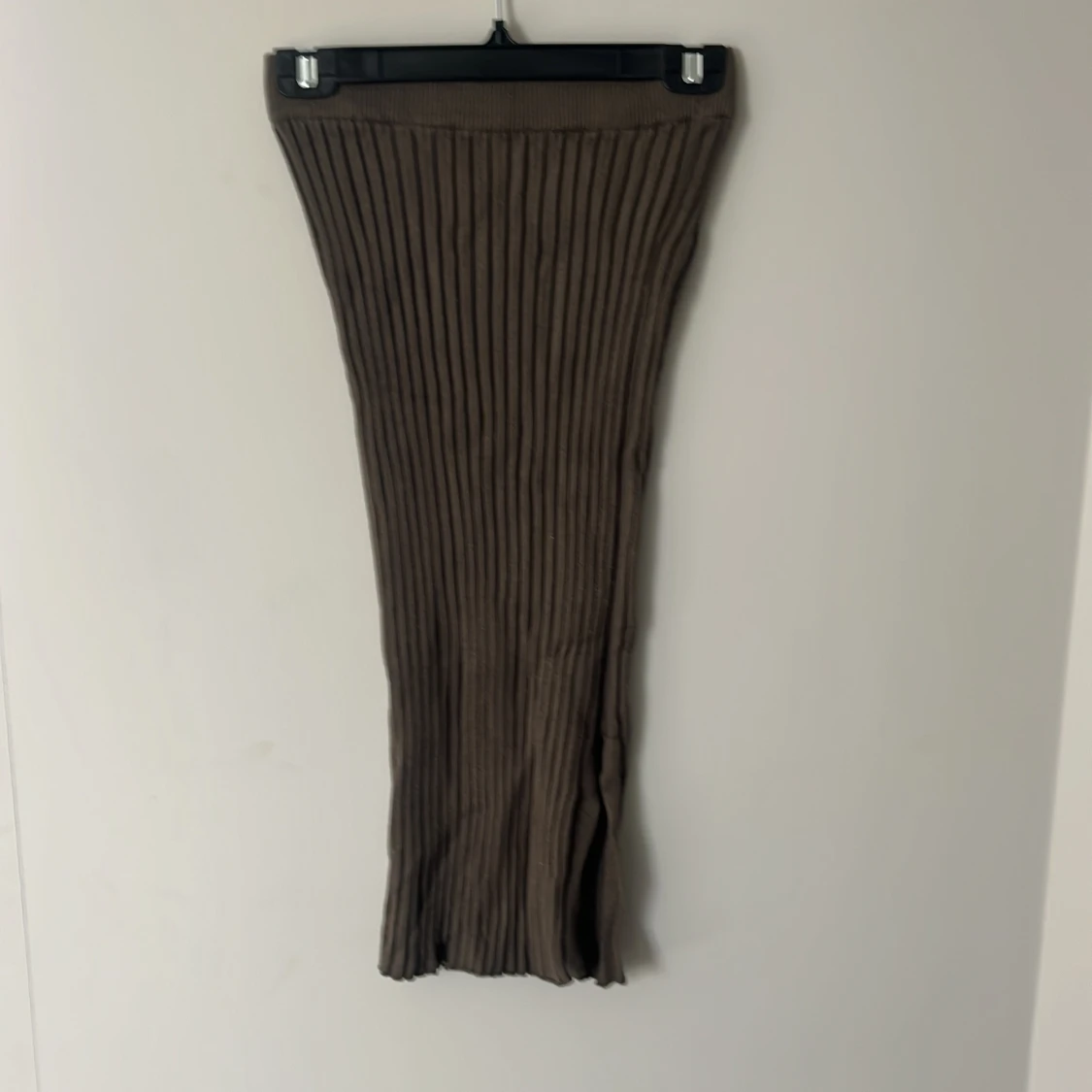 Mörkgrön ribbad långkjol