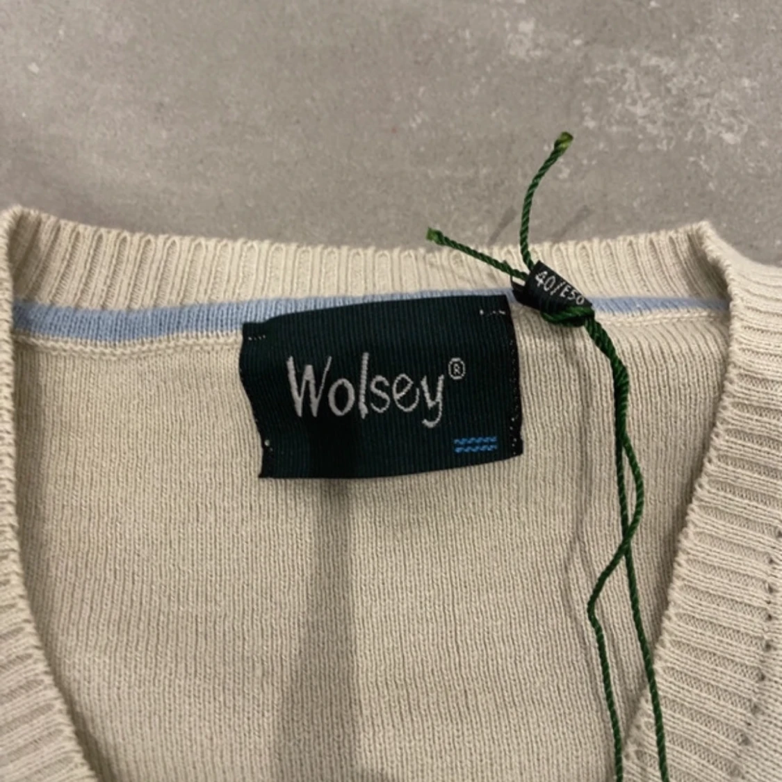 Beige v-ringad tröja från Wolsey - 2