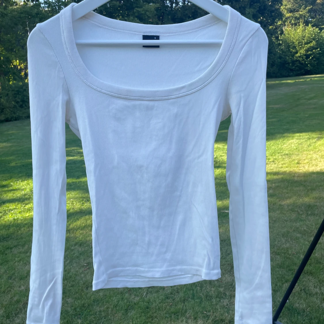 Vit långärmad topp Gina Tricot