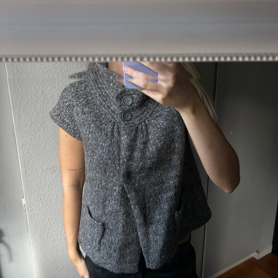 Grå stickad kofta  - 3