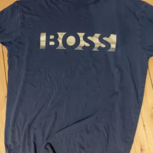 Hugo boss t-shirts  - Riktigt fett Hugo boss t-shirts. Var för liten för mig, därför jag säljer. Bra skick