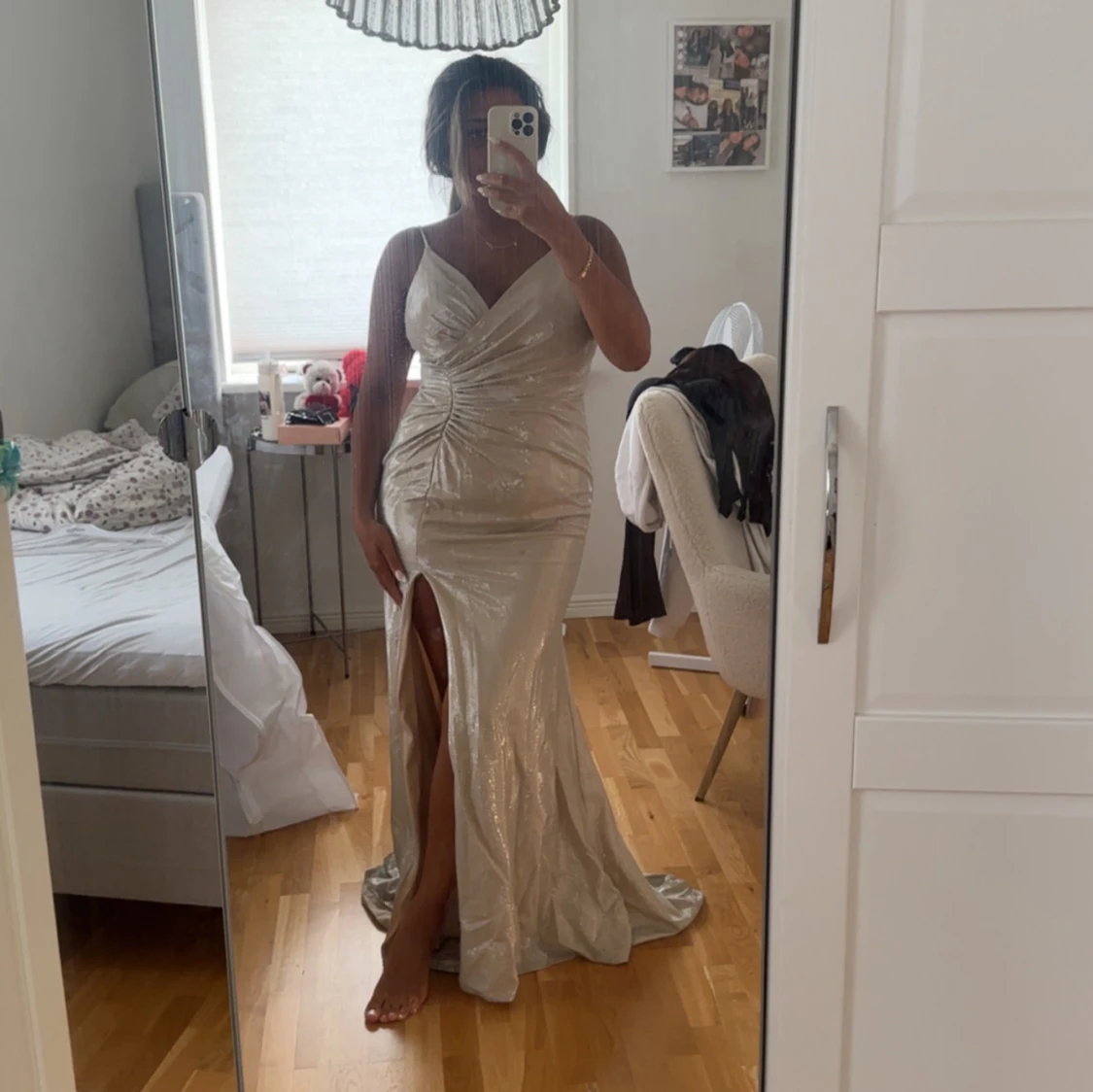 Champagnefärgad glittrig långklänning - 1