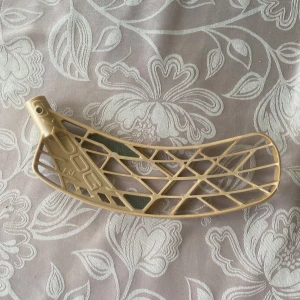 Oxdog blad - Säljer ett Oxdog blad som är brun/beige färg! Andvänd på 3 träningar så den ser ut som ny! 