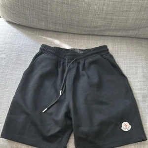 Svarta shorts  - Skriv för annan info