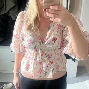 Blus - Helt ny med lapp kvar!