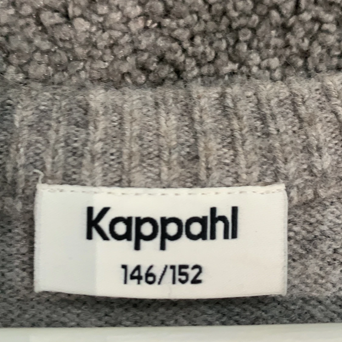 Grå omlottstickad tröja från Kappahl - 1