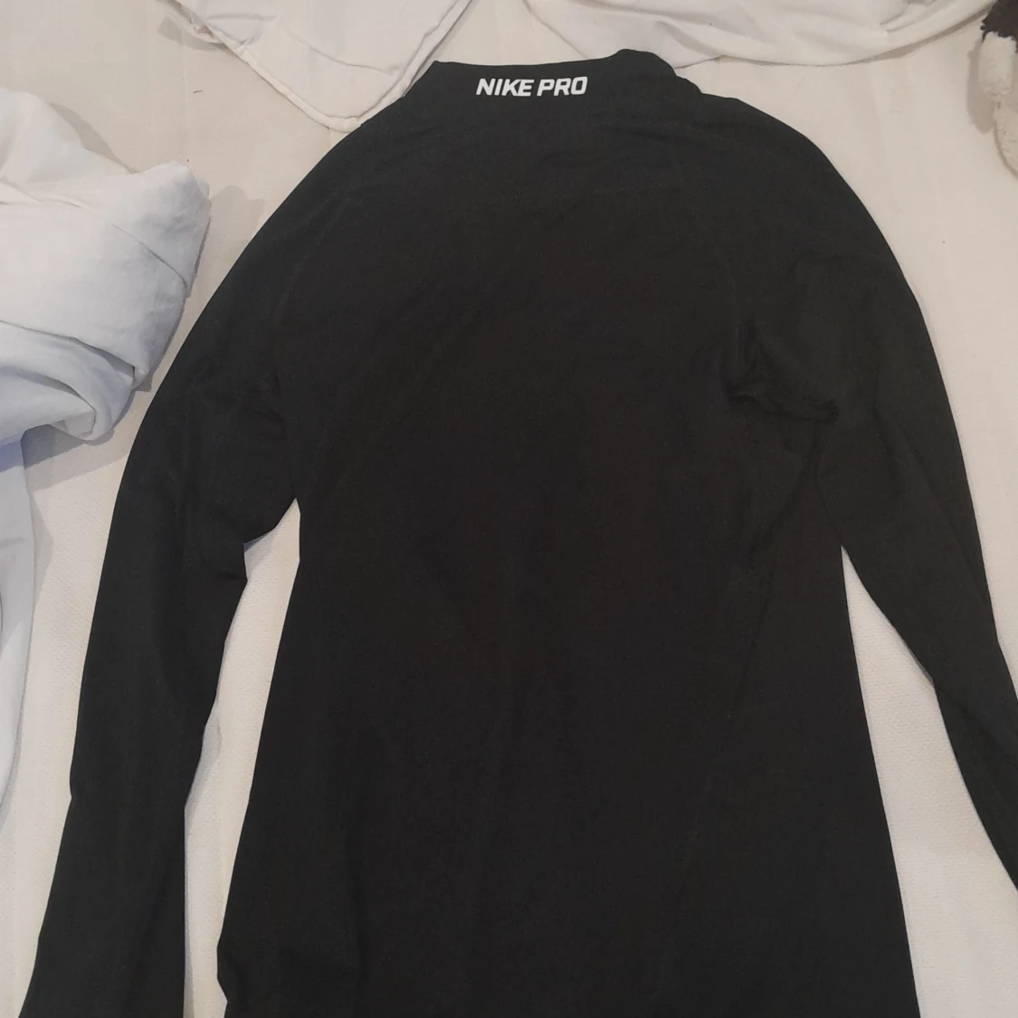 Svart långärmad träningströja från Nike Pro