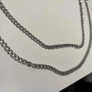 Silver kedja - Silver halsband Helt nya säljer pågrund av att jag har andra  Pris kan diskuteras 