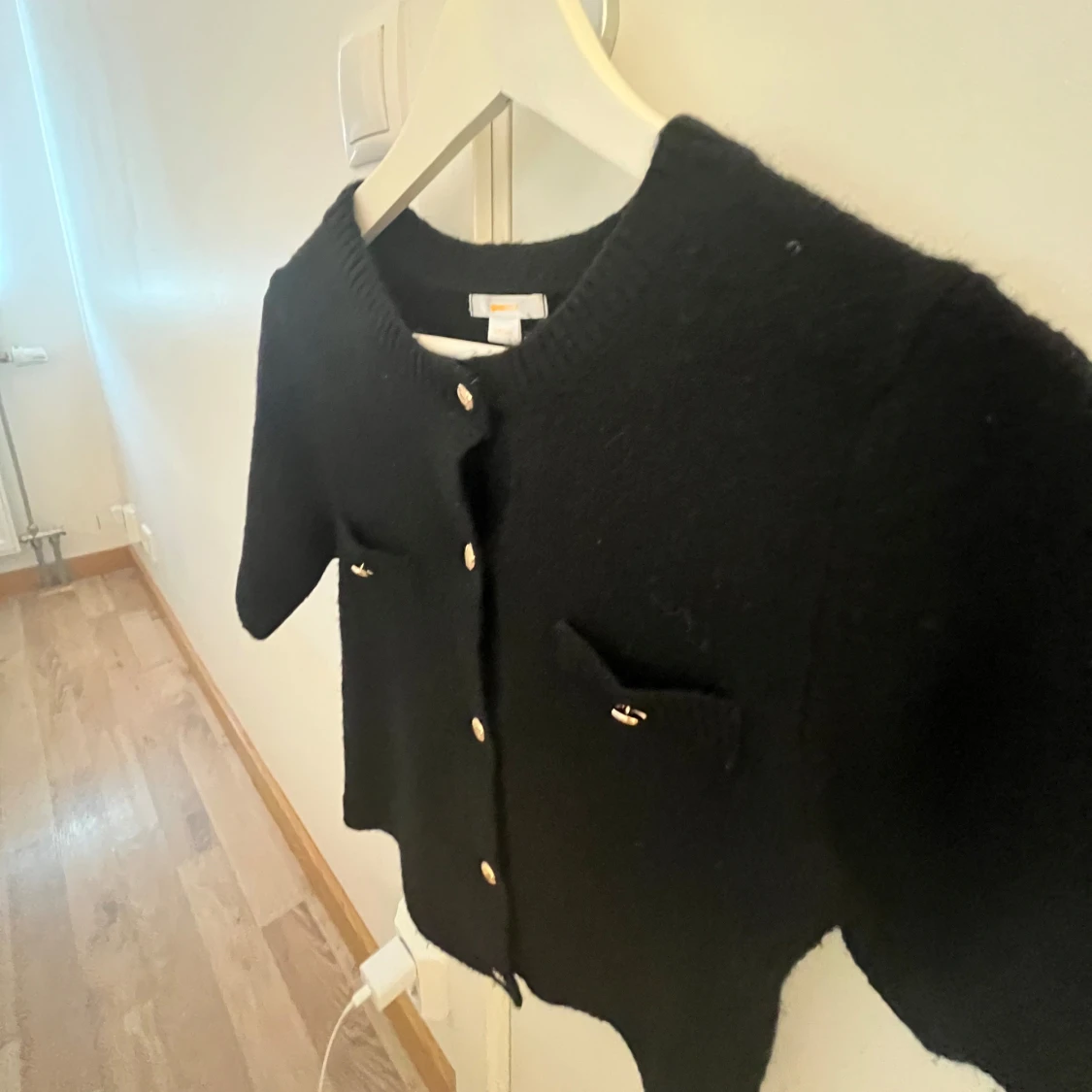 Svart stickad kofta från Gina Tricot - 4