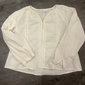 Blus från Zara - Superfin blus från Zara som tyvärr inte passar mig som jag vill💟💟💟