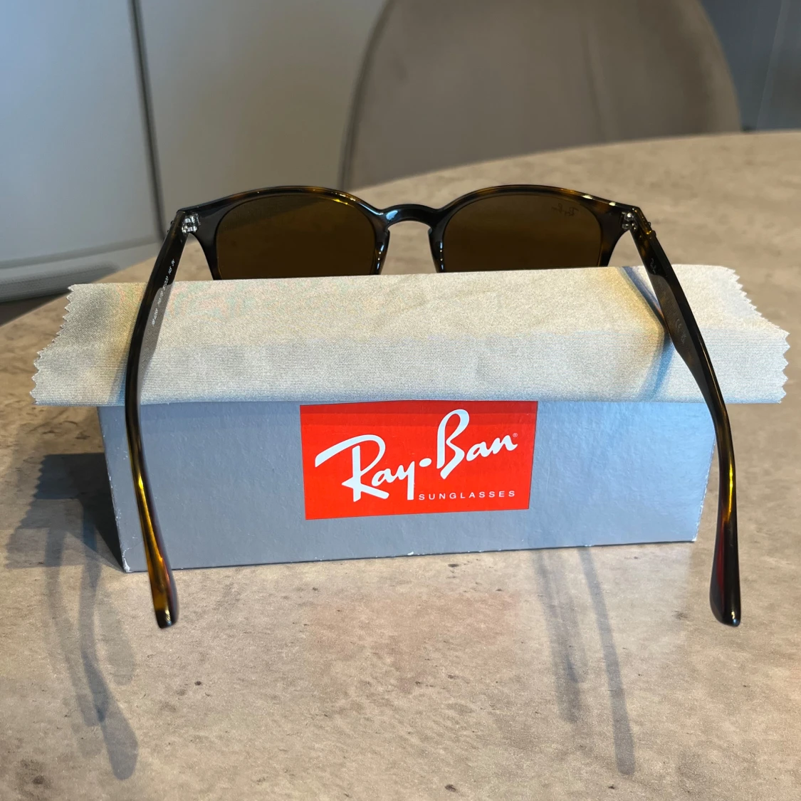 Ray-Ban runda solglasögon i brunmelerad plast - 2