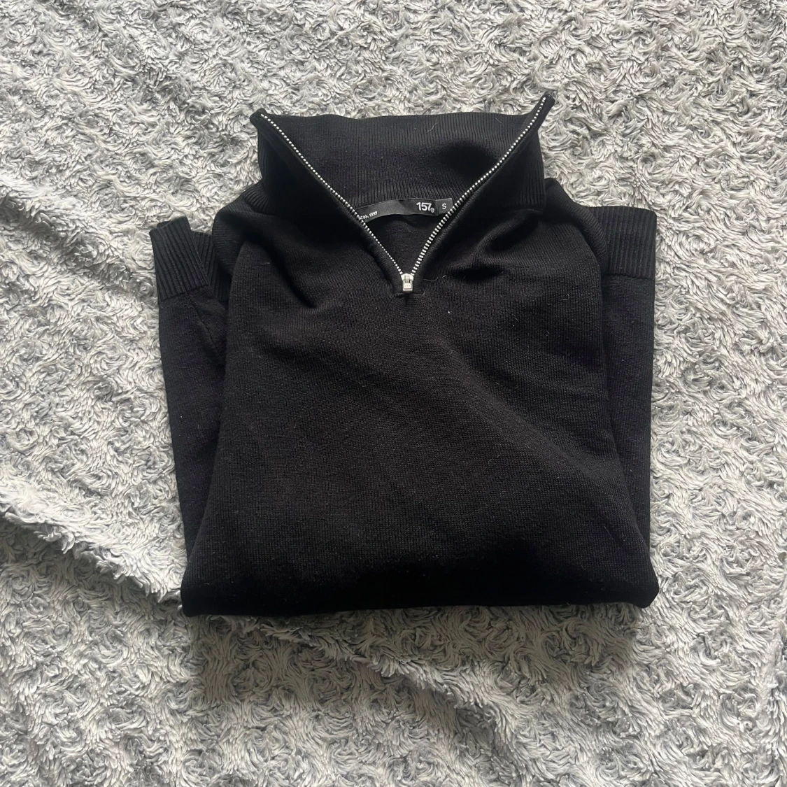 Svart stickad tröja med halv dragkedja från 157 - 1