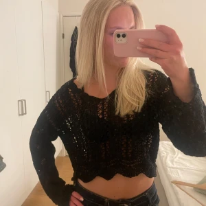 Virkad topp  - Unik och cool virkad tröja!! Perfekt att ha som en coverup över bikinin eller som en vanlig topp på sommaren🥰🥰🥰