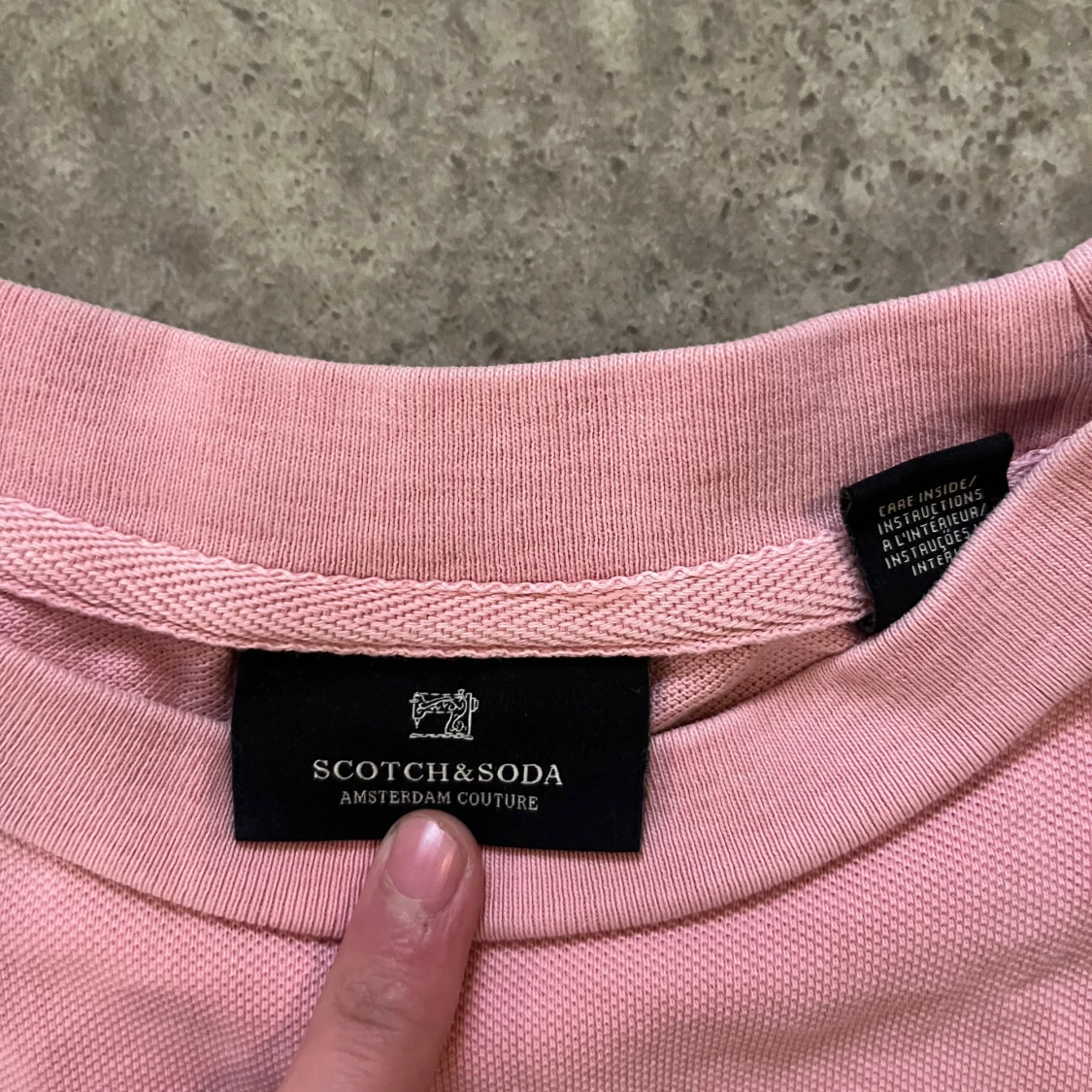 Rosa t-shirt från Scotch & Soda - 1