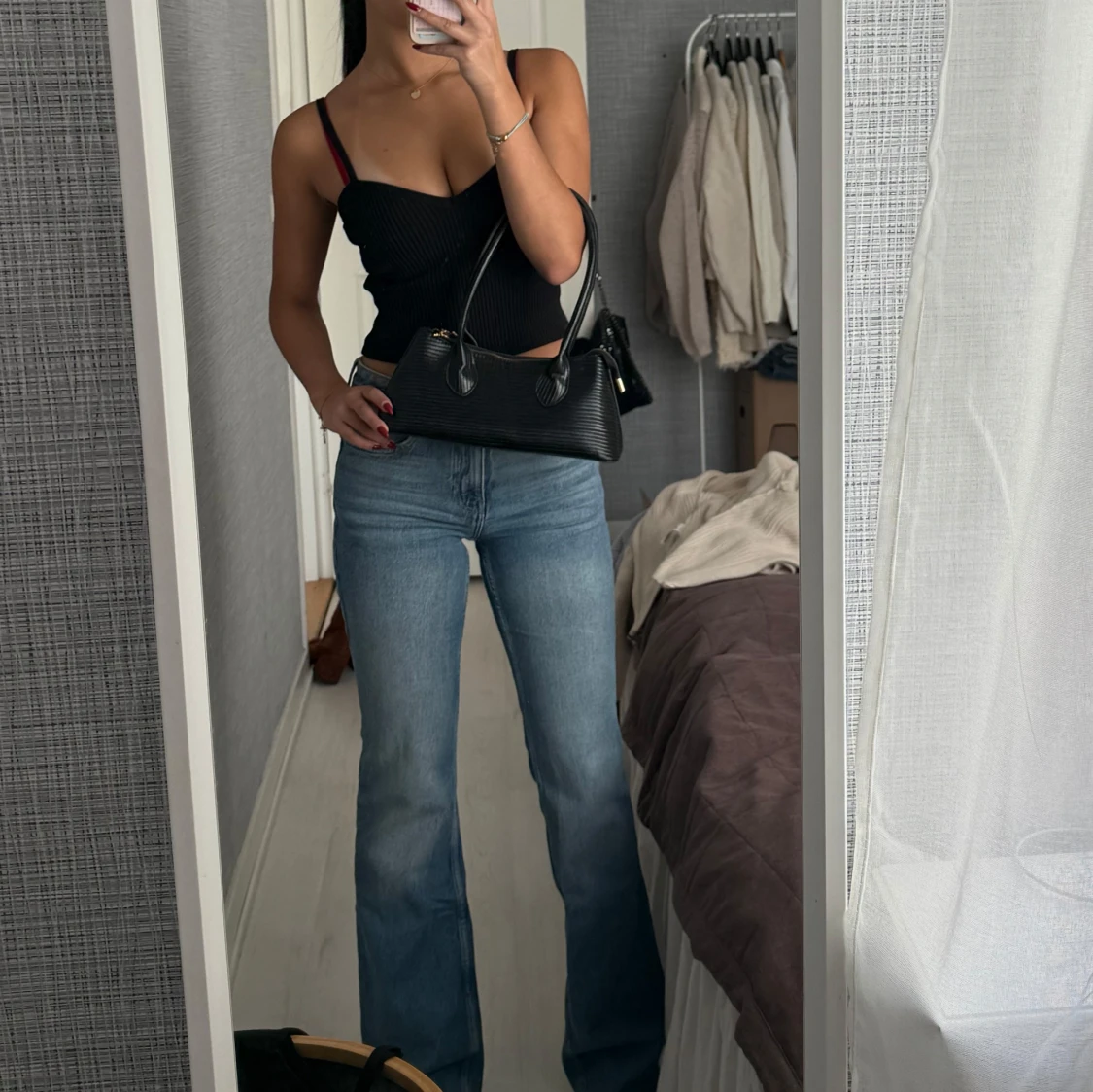 Svart axelväska med struktur - 2